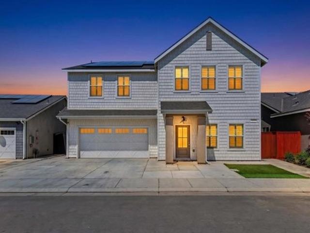 House for sale in Gossamer Grove, Shafter