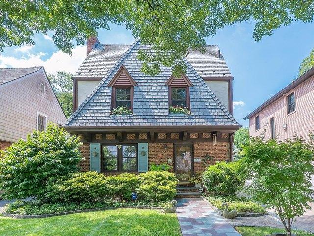 House for sale in Queens, Arverne