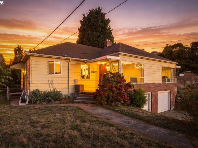 House for sale in Clinton Court Apartments, Portland