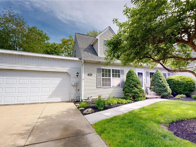 Condo for sale in Cuyahoga Falls