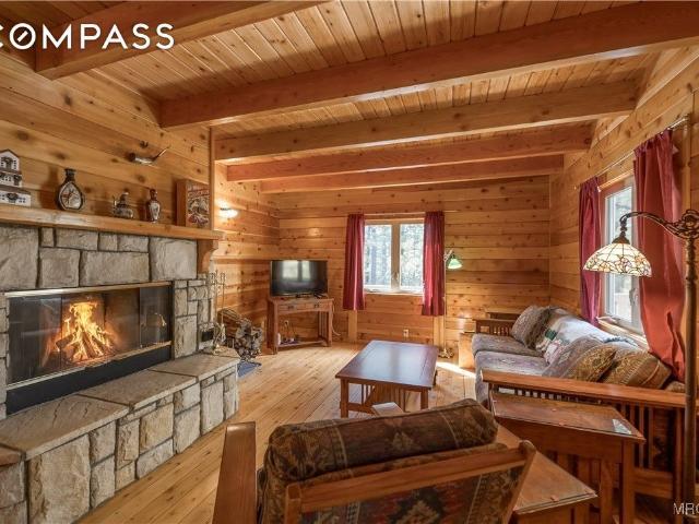 House for sale in Green Valley Lake, California