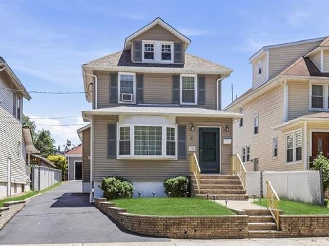 House for sale in Lyndhurst, New Jersey