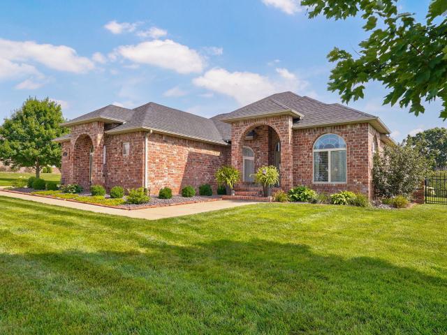 House for sale in Chestnutridge, Missouri