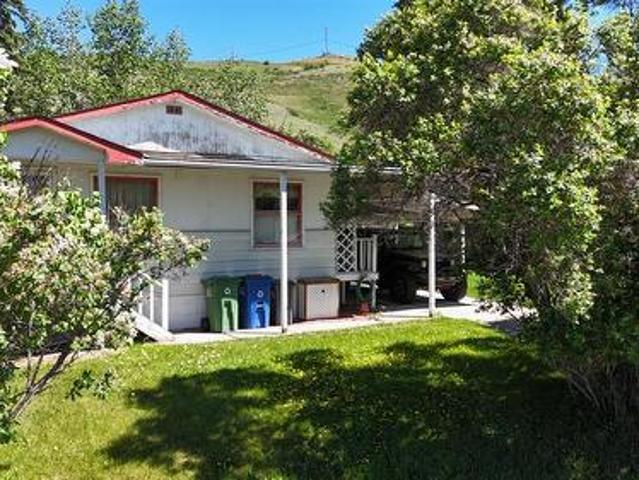 House for sale in Cochrane Heights, Town of Cochrane
