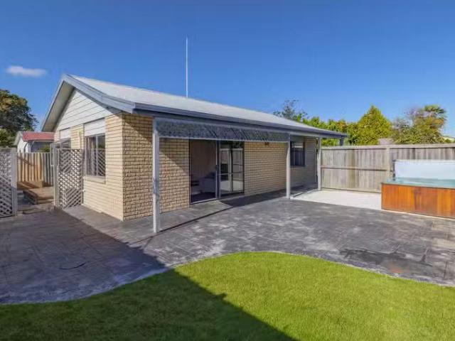 House for sale in Hillmorton, Canterbury
