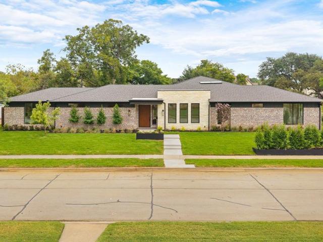 House for sale in Farmers Branch, Texas