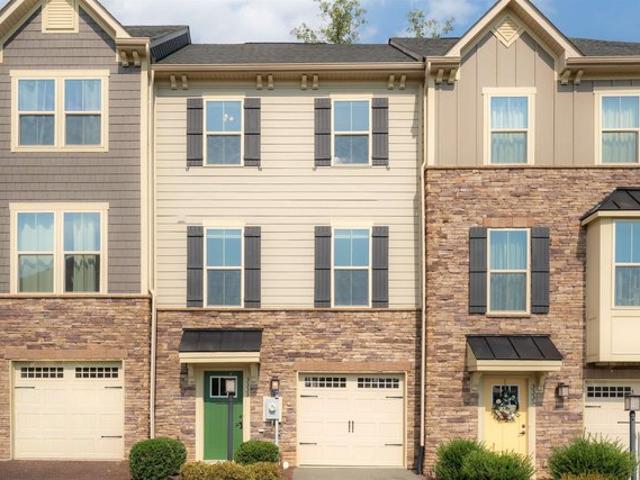 Townhouse for sale in Virginia
