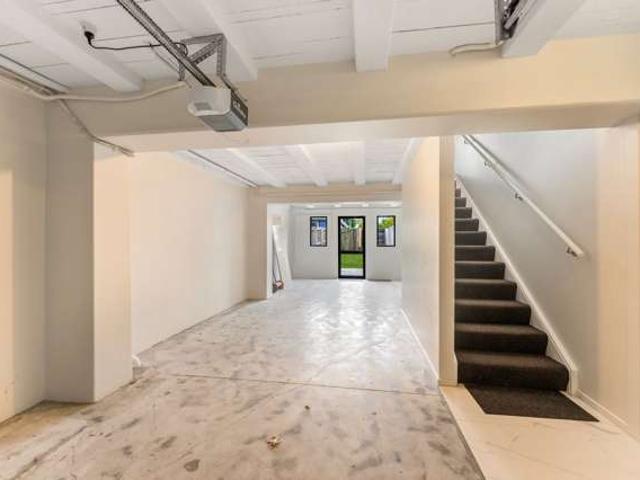 Townhouse for sale in Chaslands, Canterbury