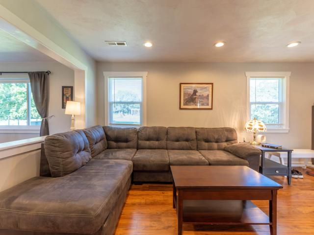 House for sale in Koshkonong, Missouri