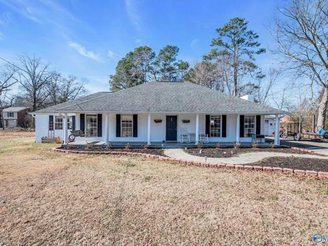 House for sale in Hillsboro, Alabama