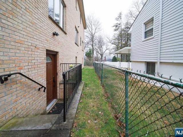 Townhouse for sale in Palisades Park