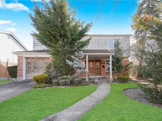 Townhouse for sale in Arverne, New York