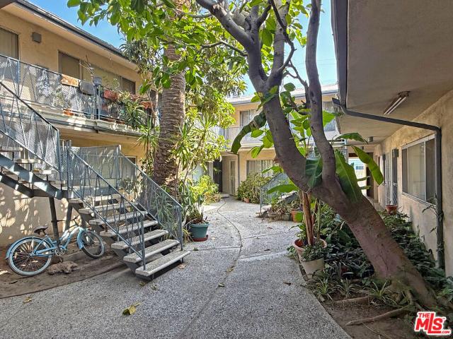 House for sale in Palms, Los Angeles