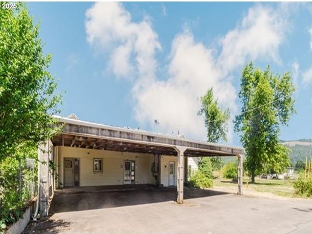 House for sale in Creswell, Oregon