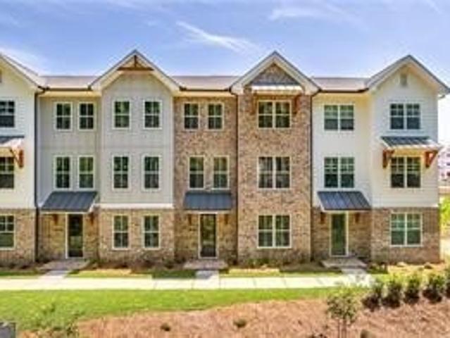 Townhouse for sale in Suwanee, Georgia