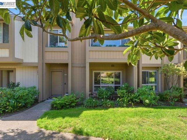 Townhouse for sale in Alameda, Alameda County
