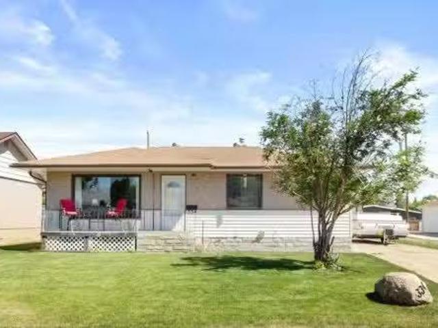 House for sale in Medicine Hat, Alberta