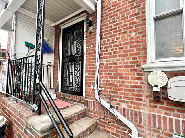 Townhouse for sale in Arverne, New York