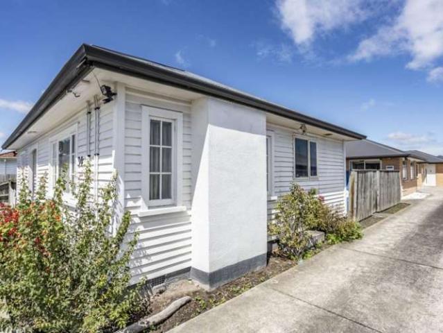 Property for sale in Chaslands, Canterbury