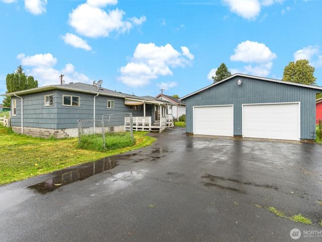 House for sale in Castle Rock, Cowlitz County