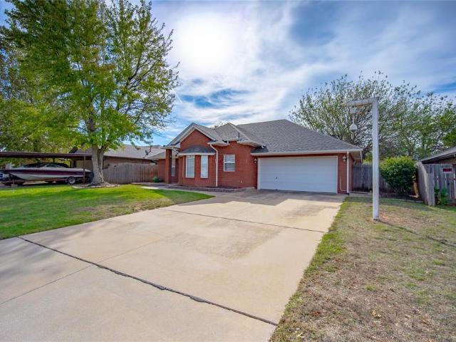 House for sale in Mustang, Canadian County