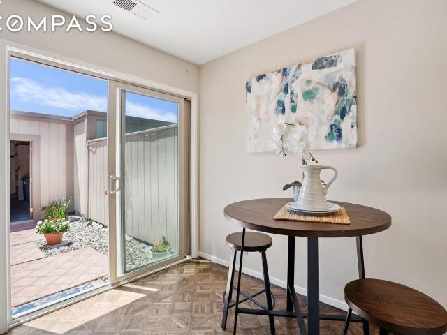 Townhouse for sale in Alameda