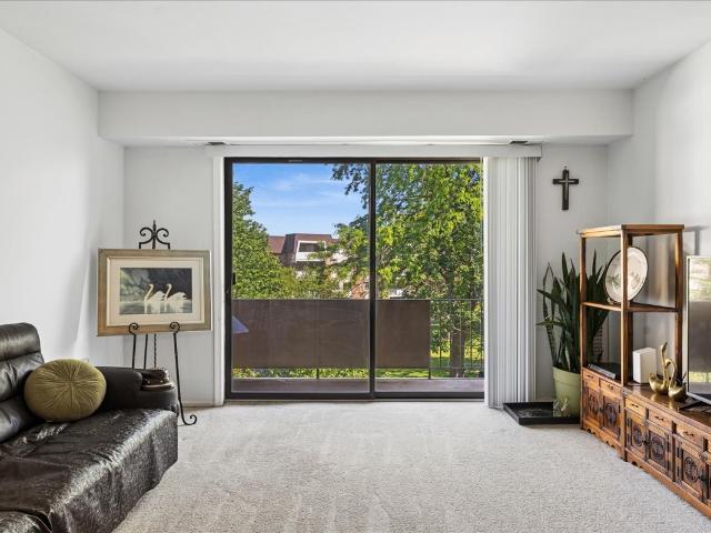 Condo for sale in Arlington Heights, Illinois