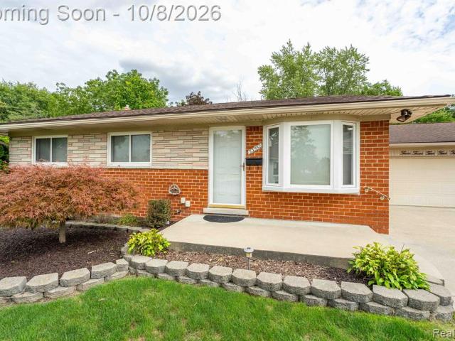 House for sale in Moulin Rouge East, Fraser