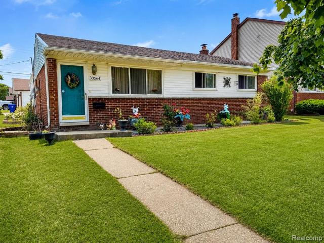 House for sale in Moulin Rouge East, Fraser