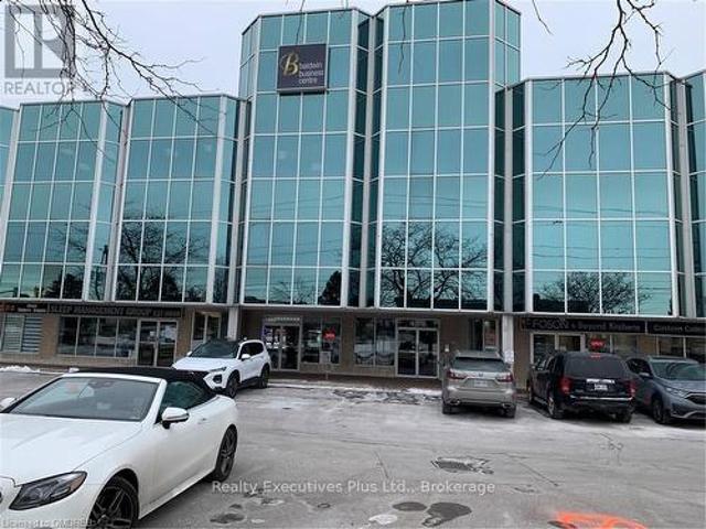 Commercial for rent in Oakville, Ontario