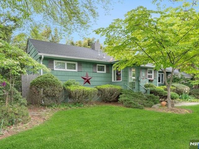 House for sale in Northvale, New Jersey