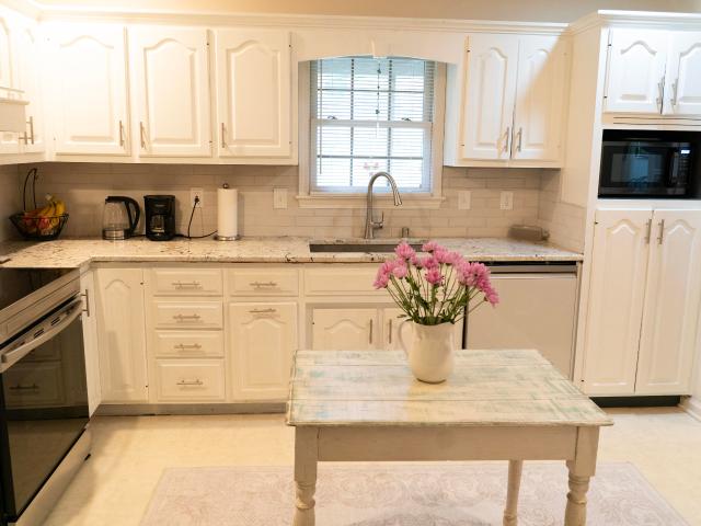 House for sale in Woodford Village, Versailles