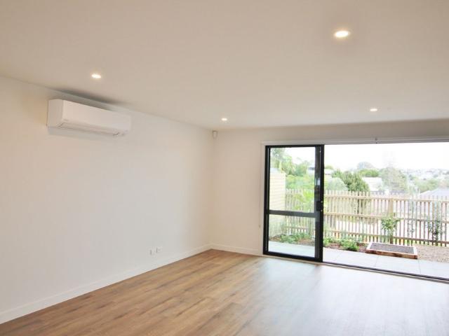 Townhouse for rent in Whangaparaoa