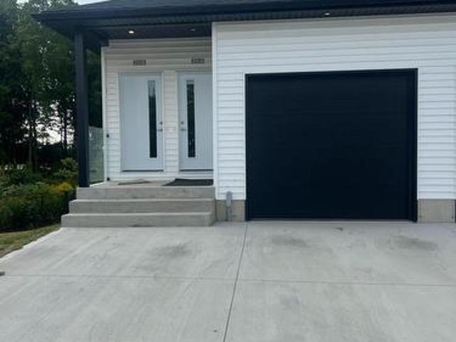 Townhouse for rent in Ontario