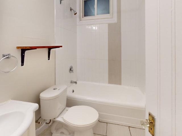Apartment for rent in Somerset, Ottawa