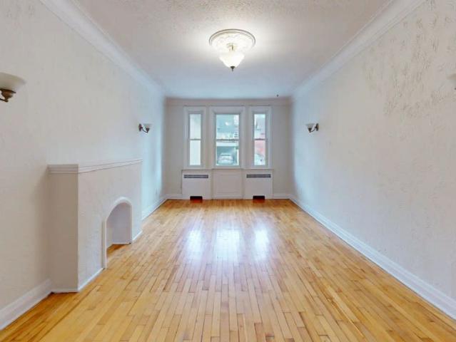 Apartment for rent in Somerset, Ottawa