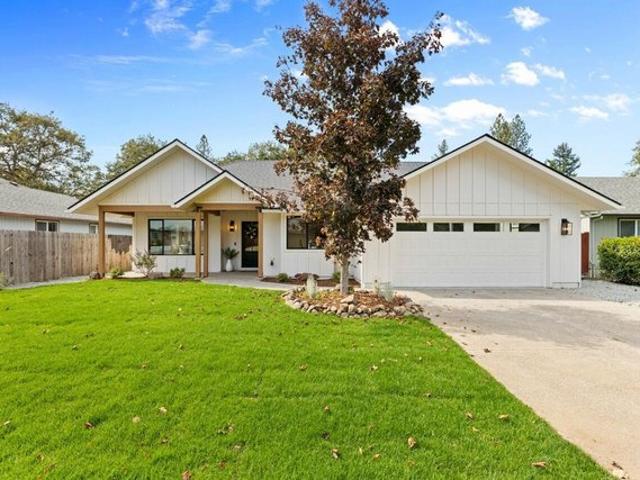 House for sale in Shady Cove, Jackson County