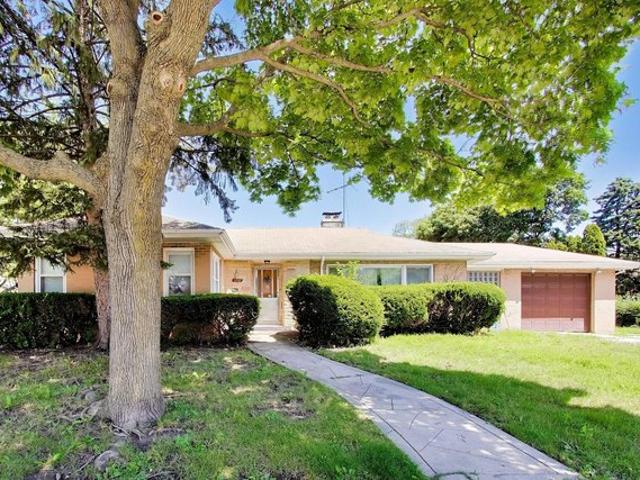 House for sale in Lincolnwood, Illinois