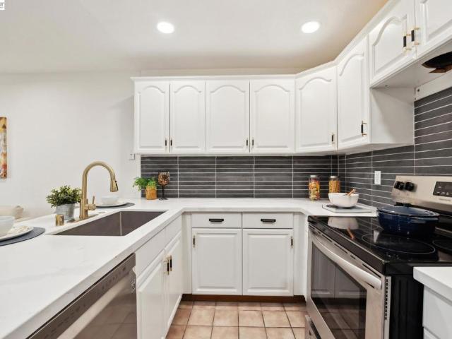 Townhouse for sale in Alameda, California