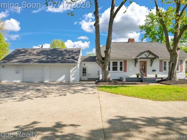 House for sale in Waterford, Michigan