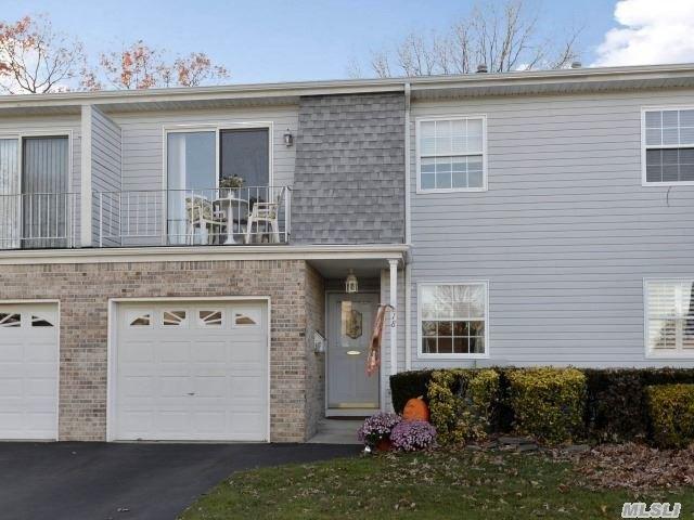 Condo for sale in Babylon, New York