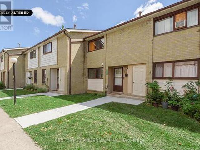 Townhouse for sale in Georgina, Ontario