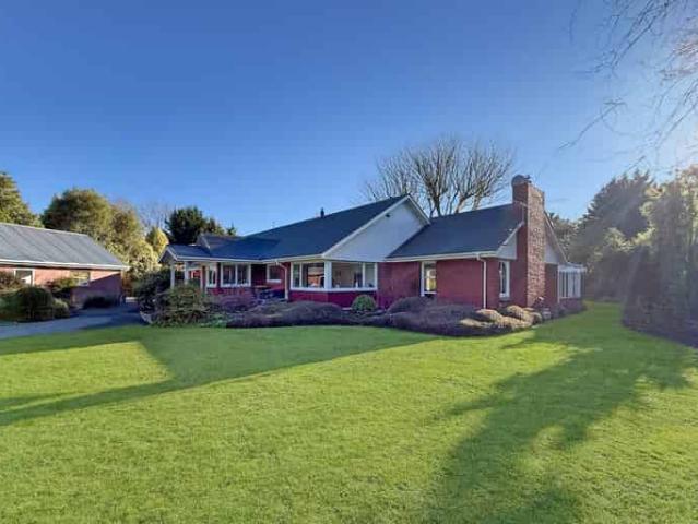 House for rent in Chaslands, Canterbury