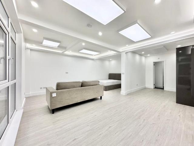 Apartment for rent in Kilburn, Greater London