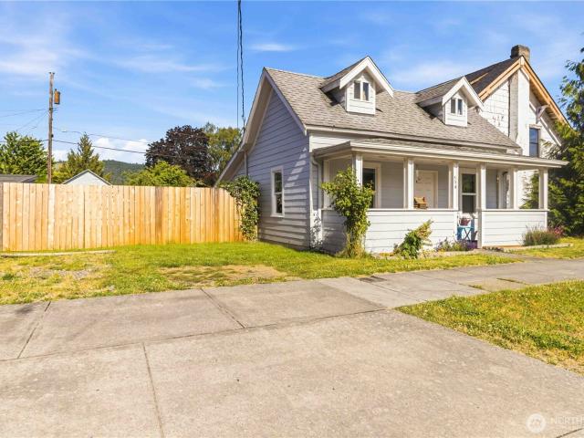 House for sale in Castle Rock, Washington