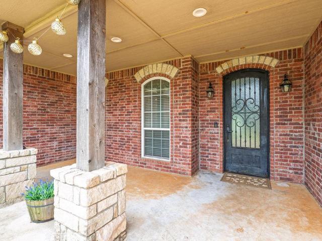 House for sale in Bethel Acres, Pottawatomie County
