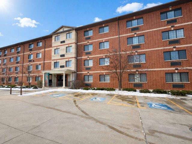 Condo for sale in Waukegan, Illinois