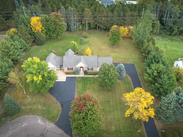 House for sale in Cambridge, Isanti County
