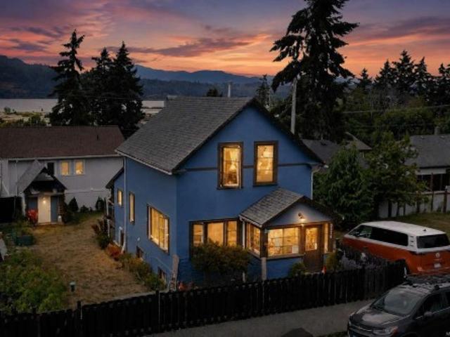 House for sale in Clayoquot, British Columbia