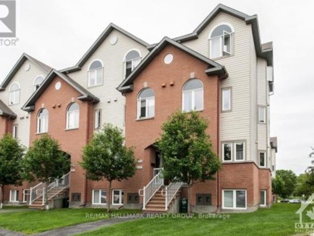 Townhouse for sale in Rideau-Rockcliffe, Ottawa